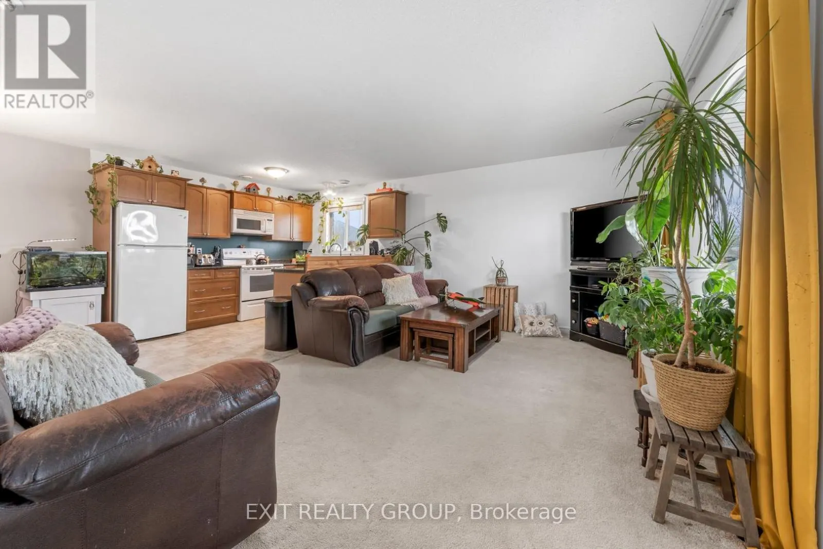 37 LAKEBREEZE COURT