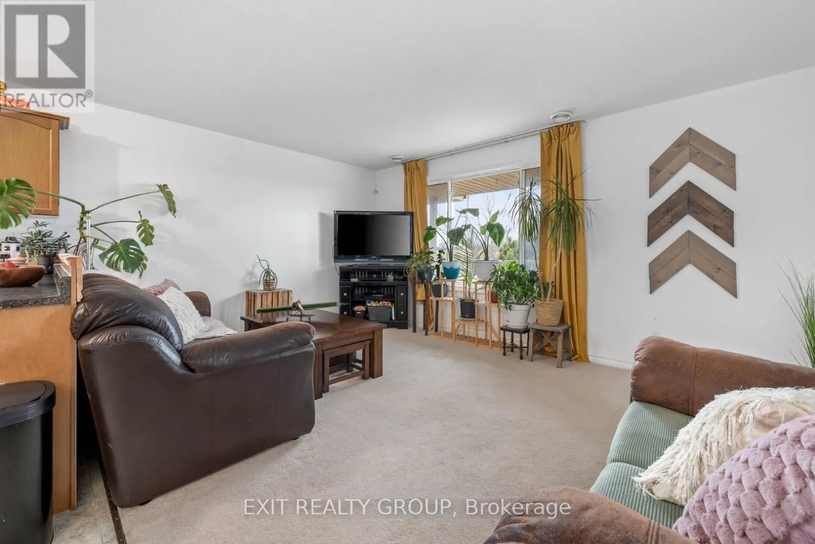 37 LAKEBREEZE COURT