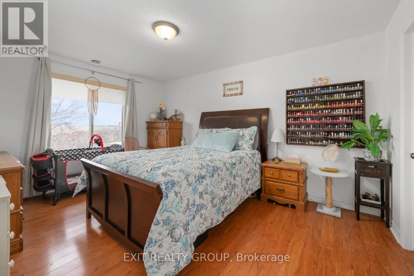 37 LAKEBREEZE COURT