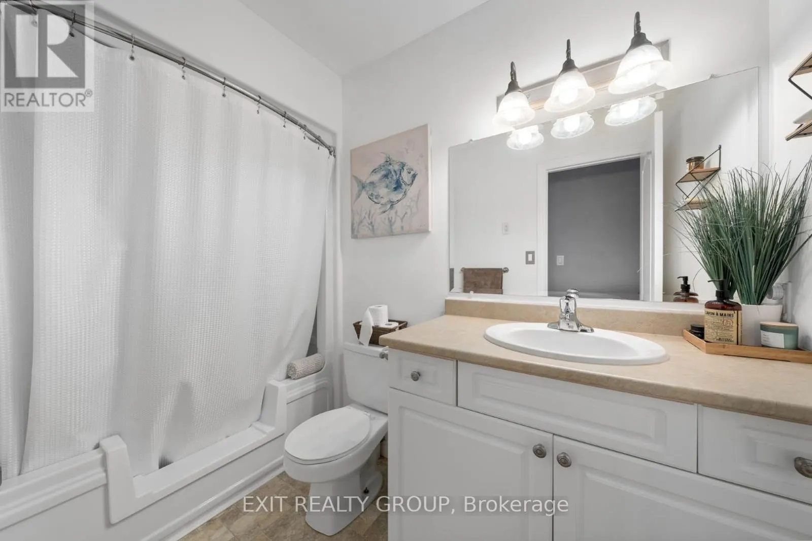 37 LAKEBREEZE COURT