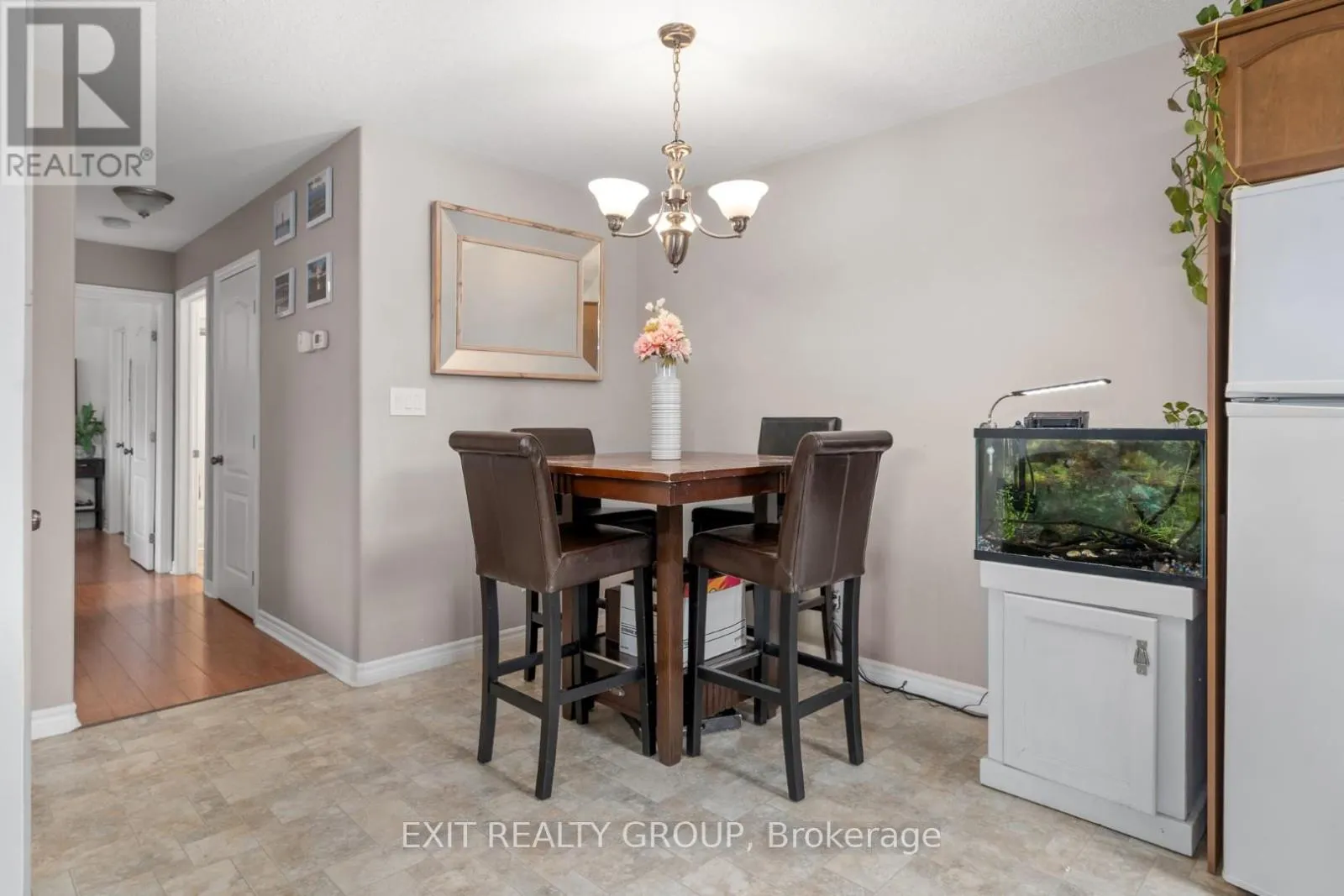 37 LAKEBREEZE COURT