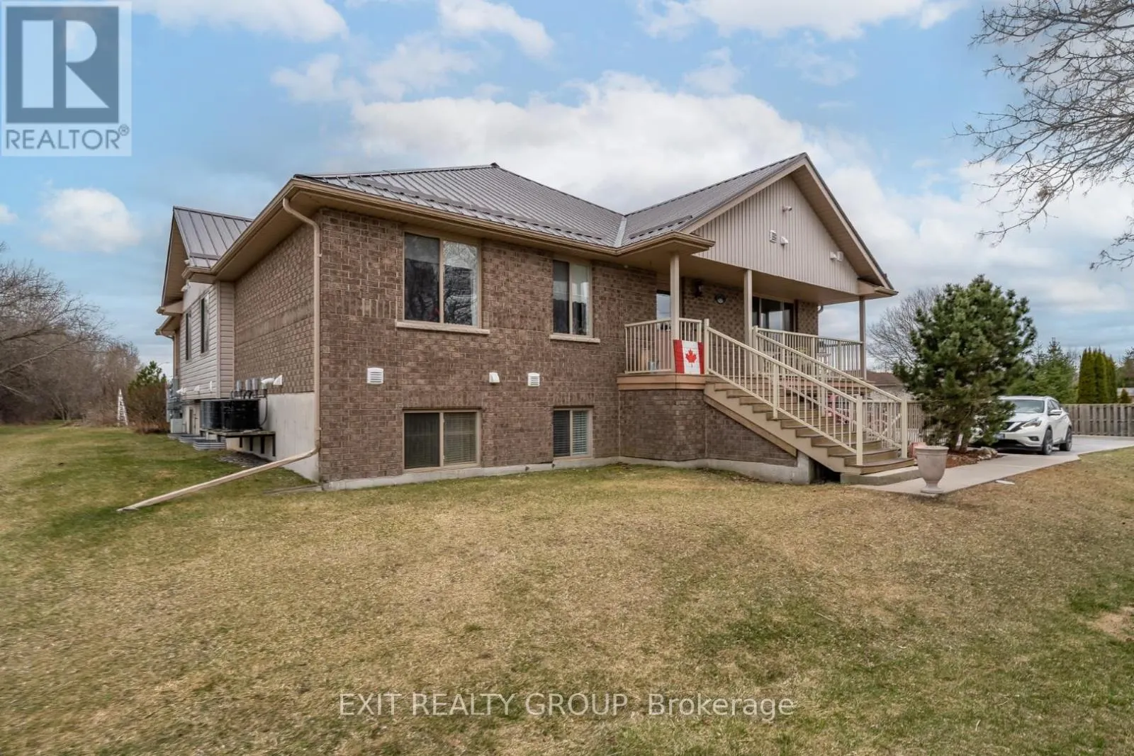 37 LAKEBREEZE COURT