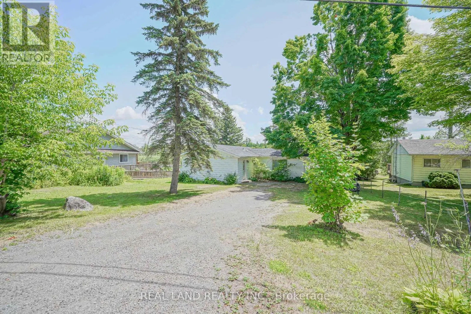21 MARILYN CRESCENT