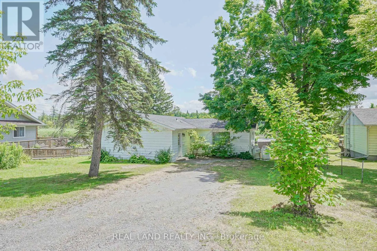 21 MARILYN CRESCENT