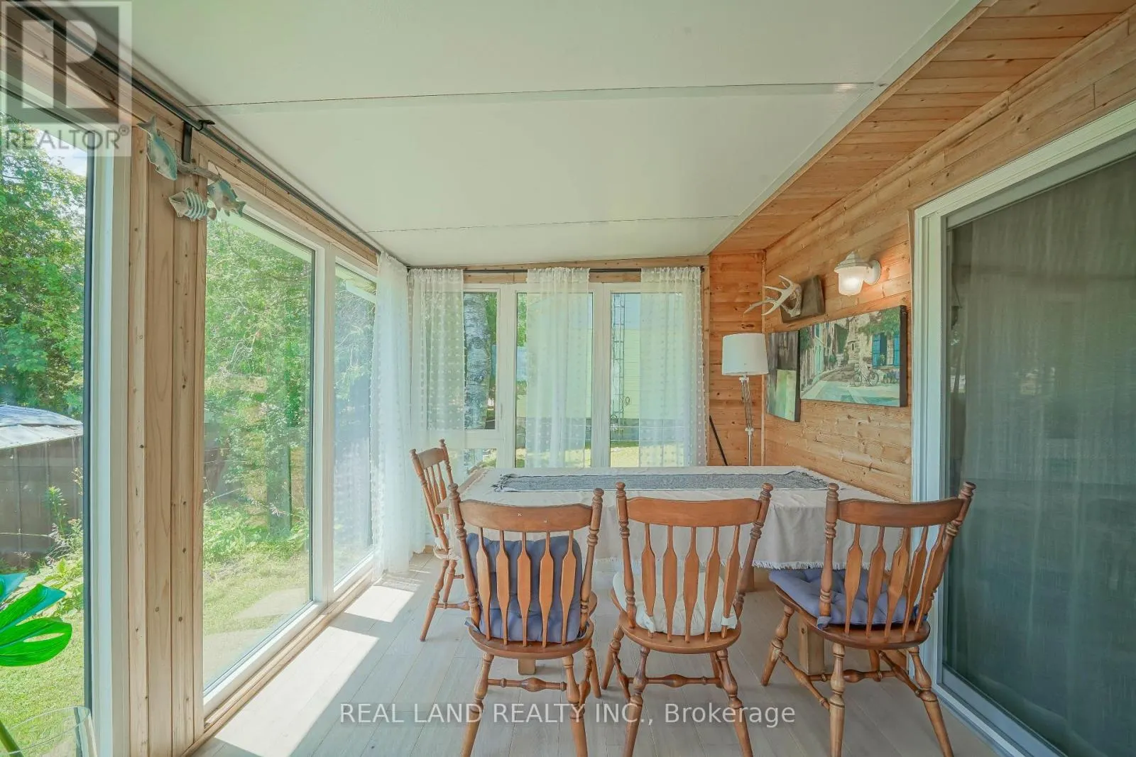 21 MARILYN CRESCENT