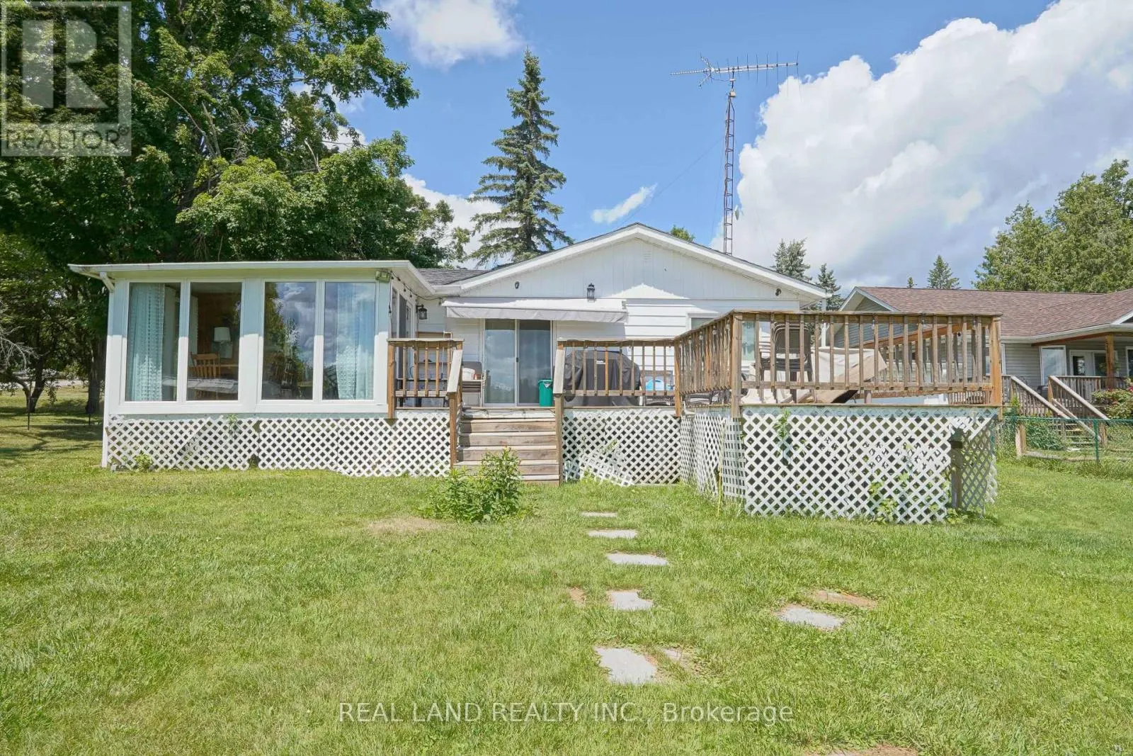 21 MARILYN CRESCENT