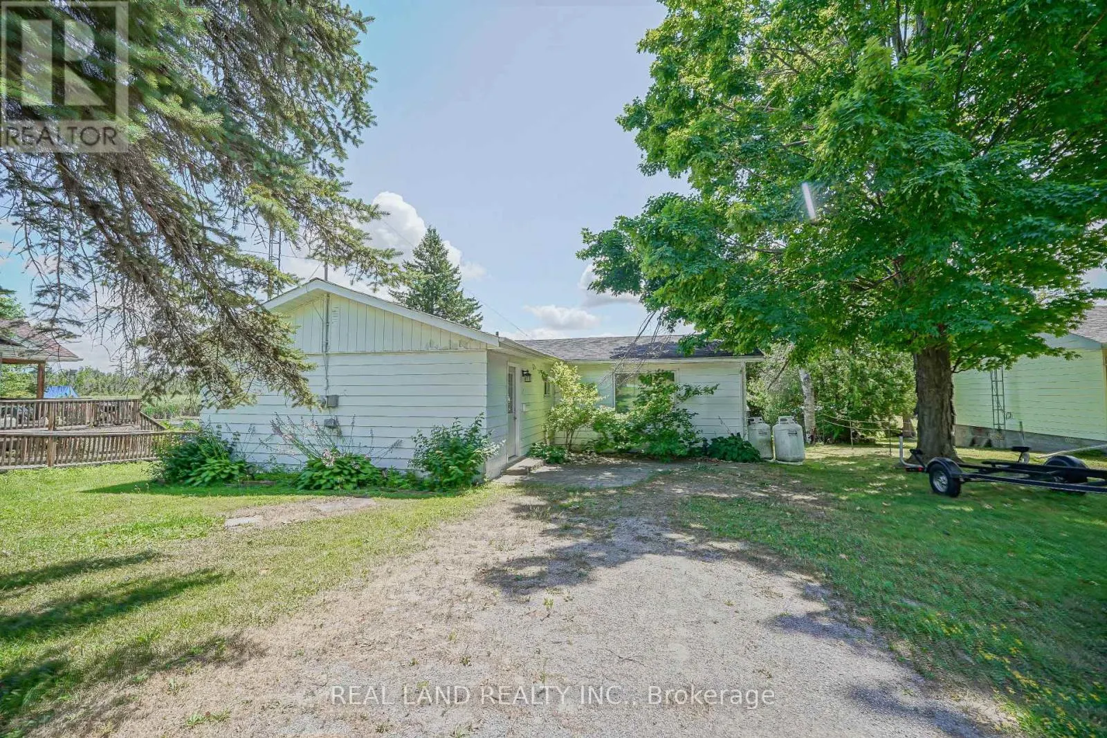 21 MARILYN CRESCENT