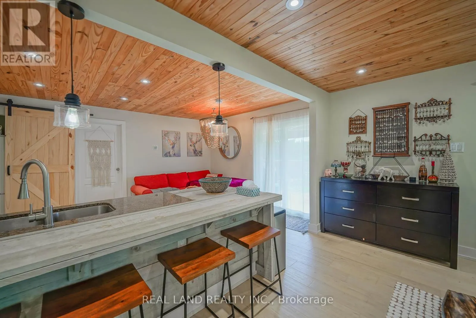 21 MARILYN CRESCENT