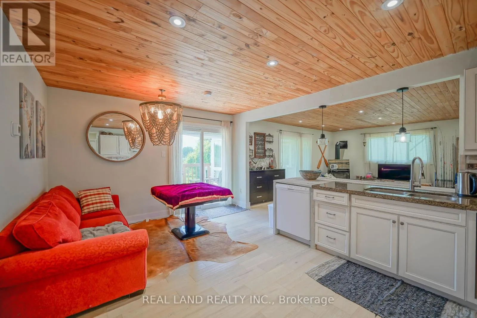 21 MARILYN CRESCENT