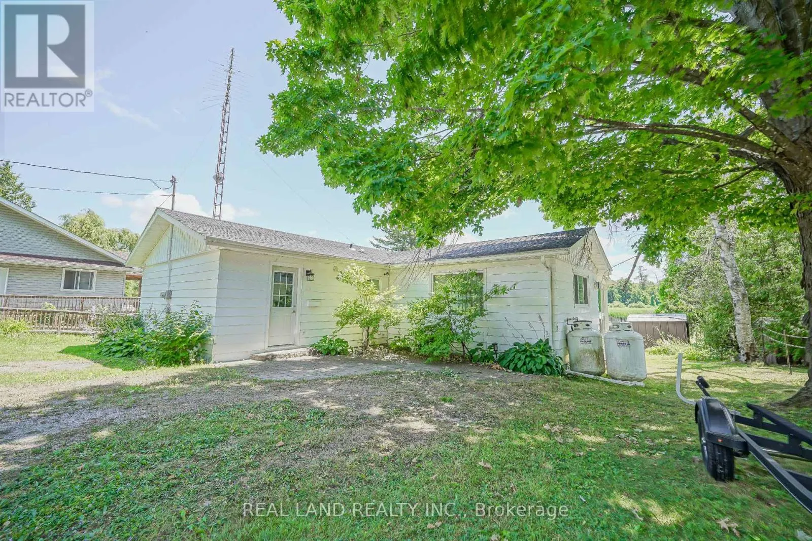21 MARILYN CRESCENT