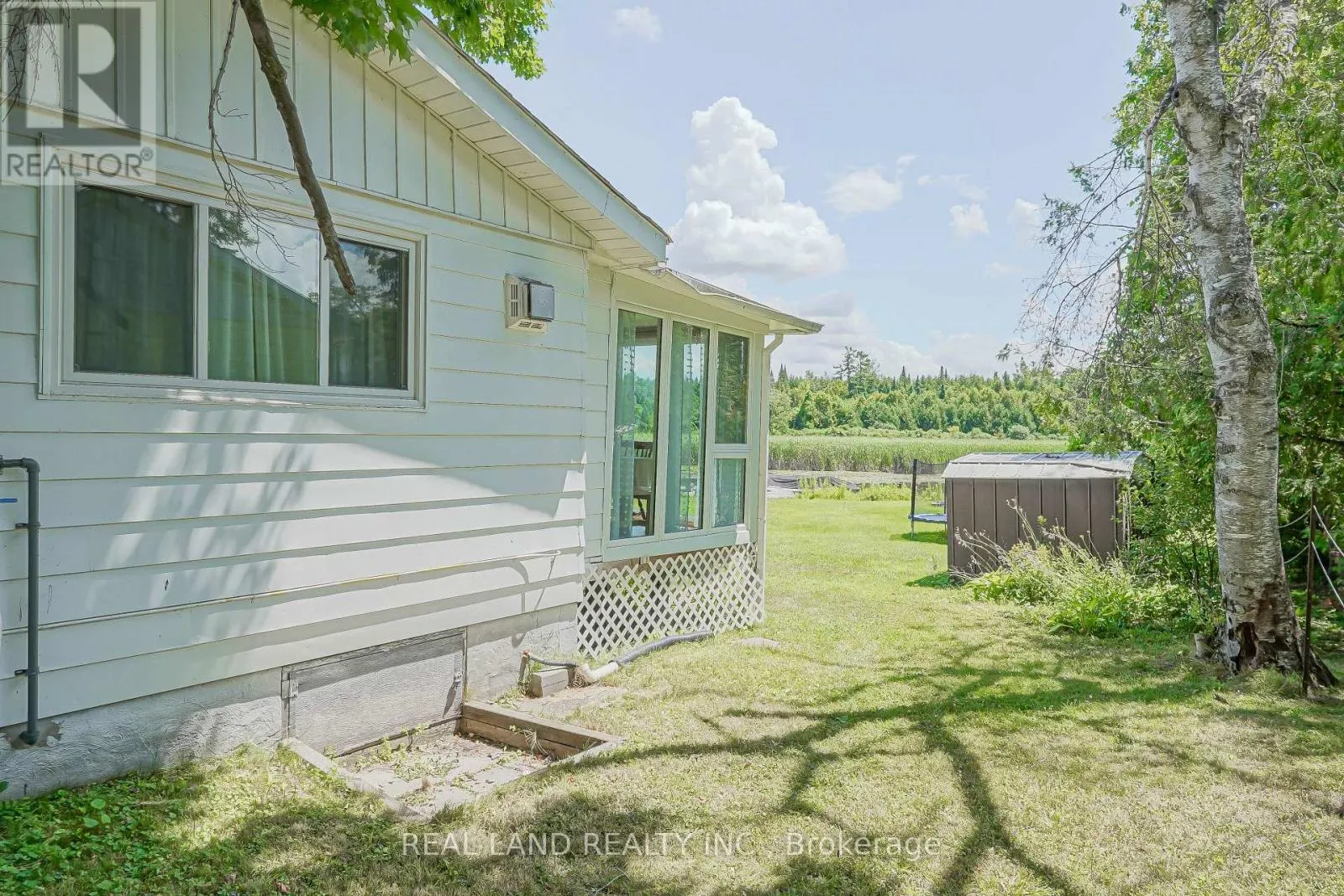 21 MARILYN CRESCENT