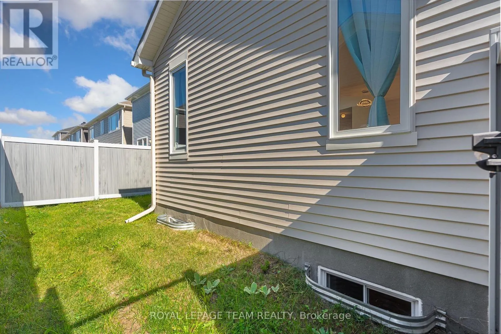 743 VENNECY TERRACE