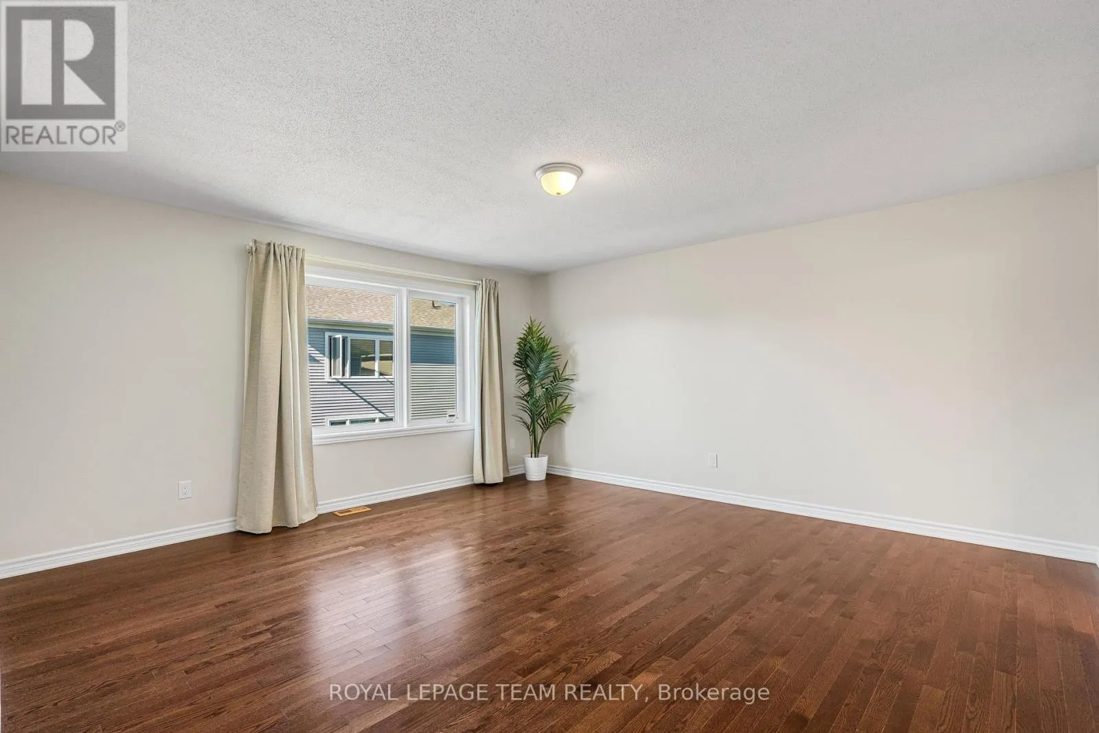 743 VENNECY TERRACE