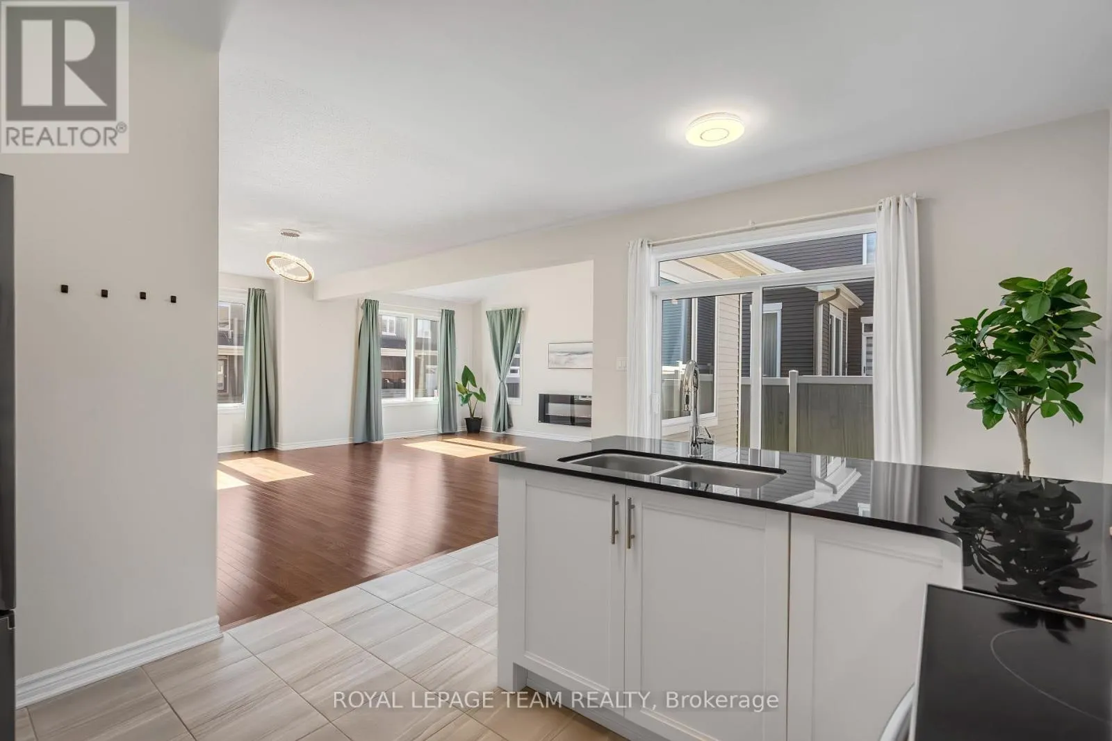 743 VENNECY TERRACE