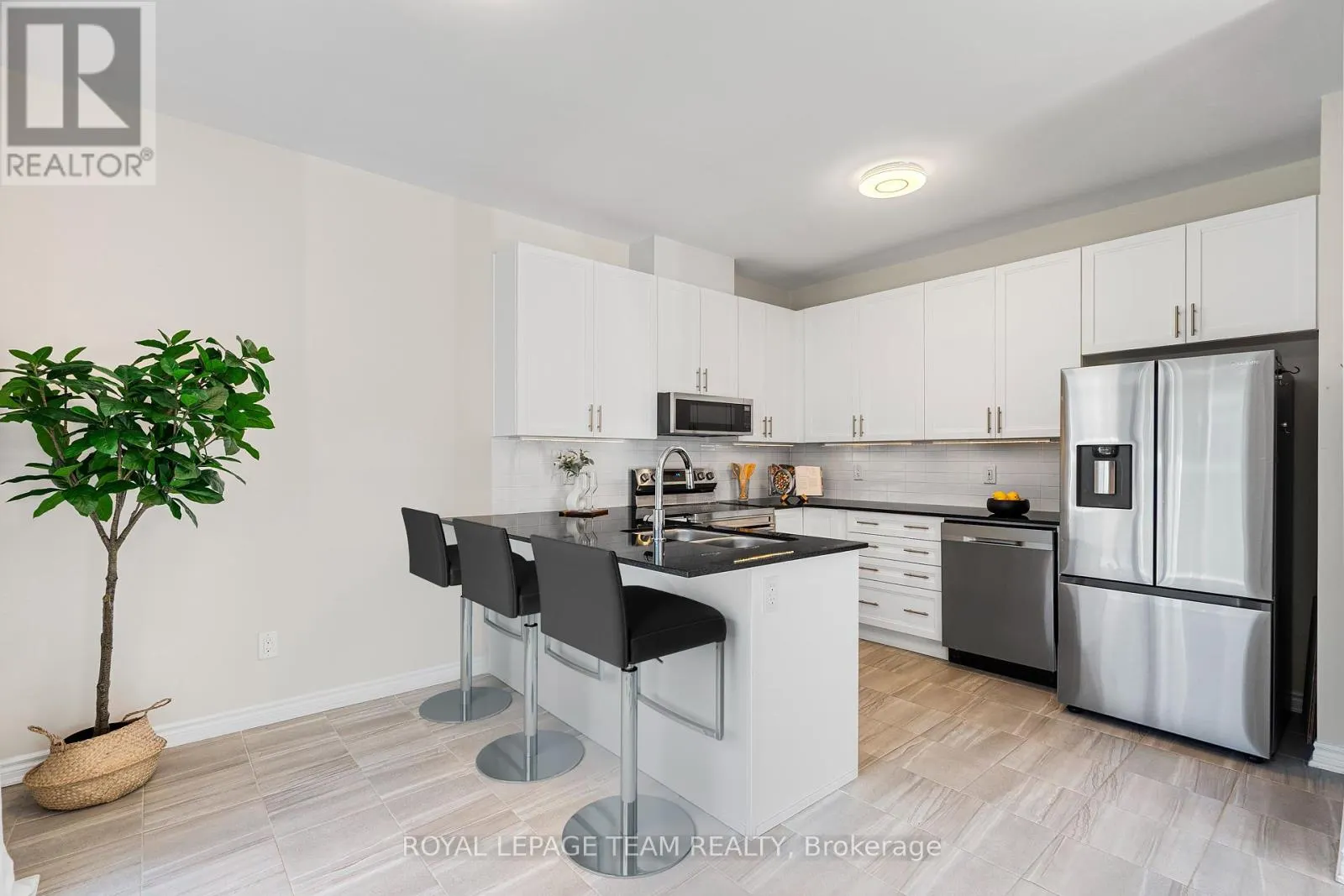 743 VENNECY TERRACE