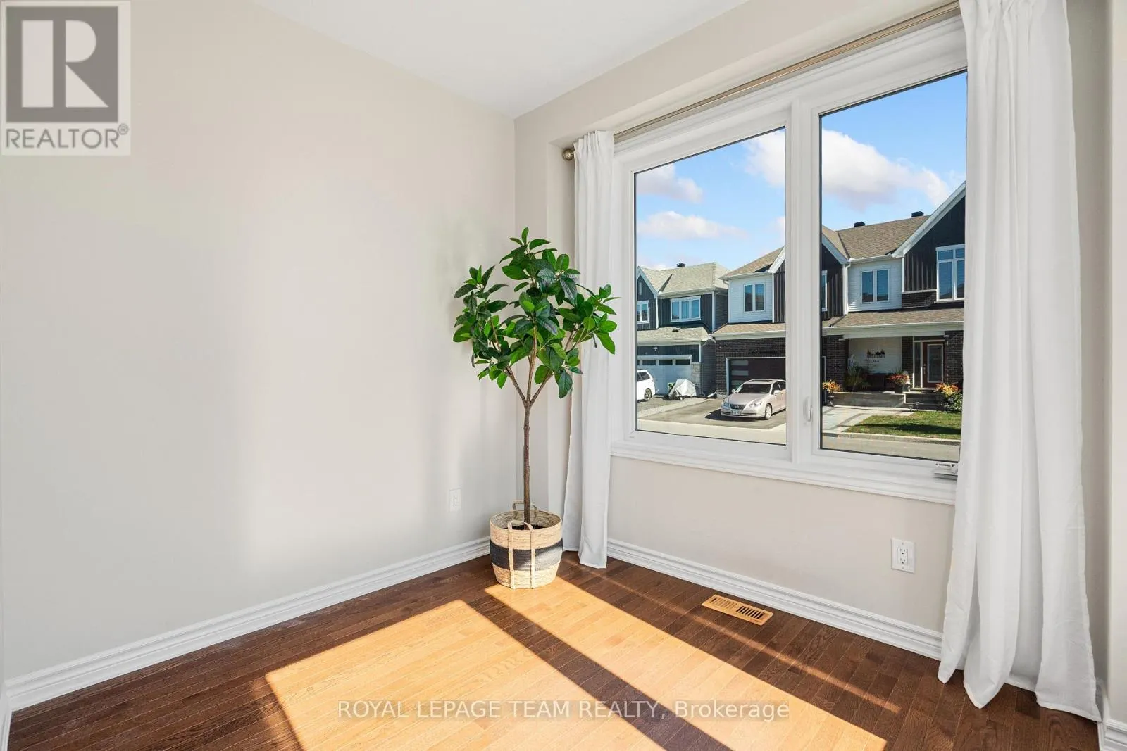 743 VENNECY TERRACE