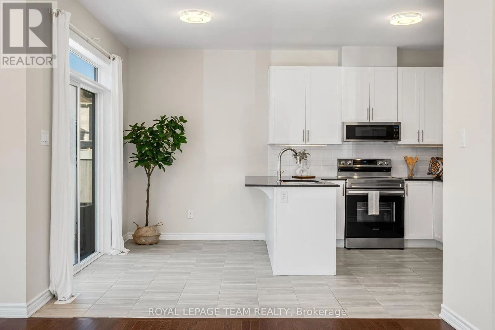 743 VENNECY TERRACE