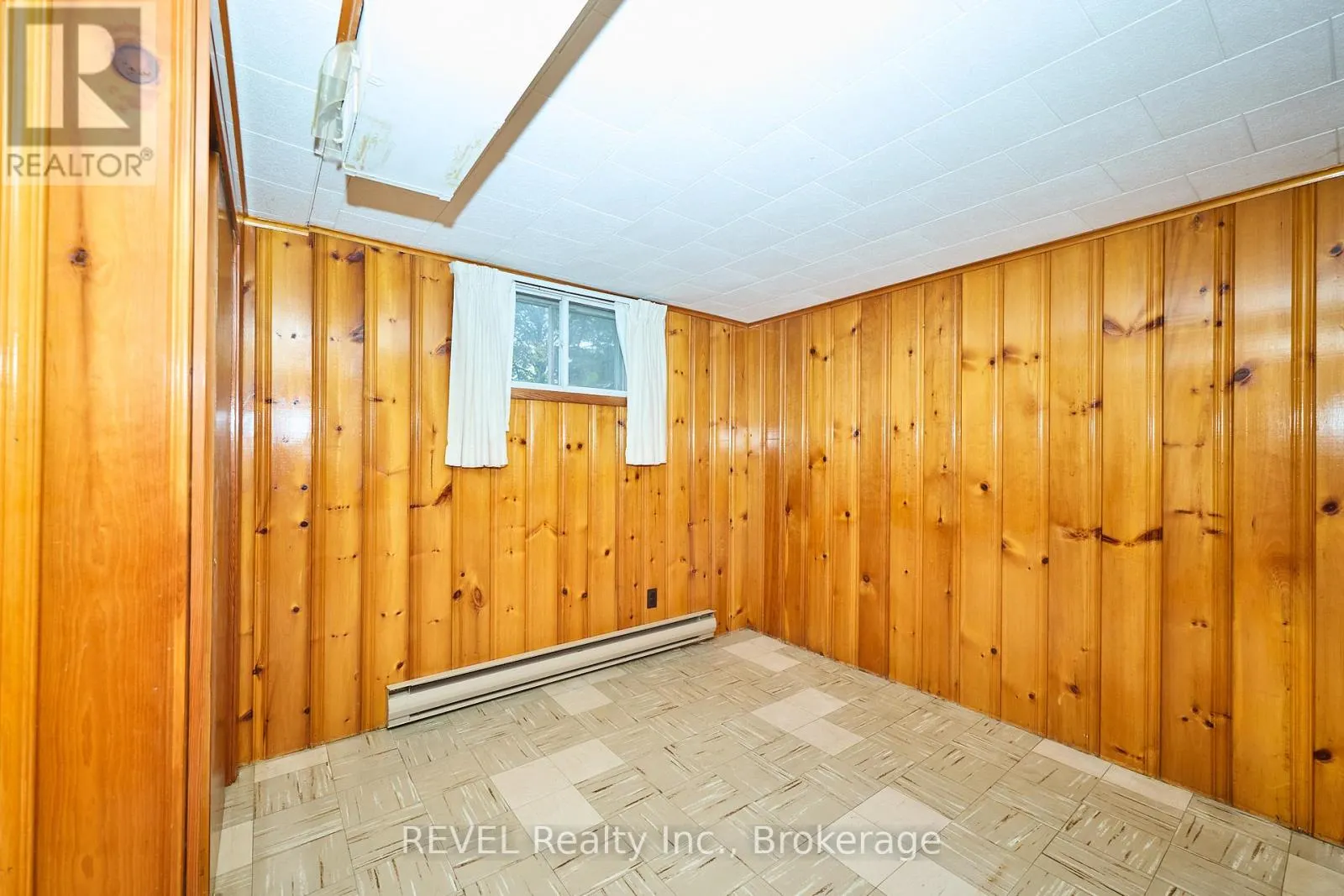 8580 CHAMPLAIN DRIVE
