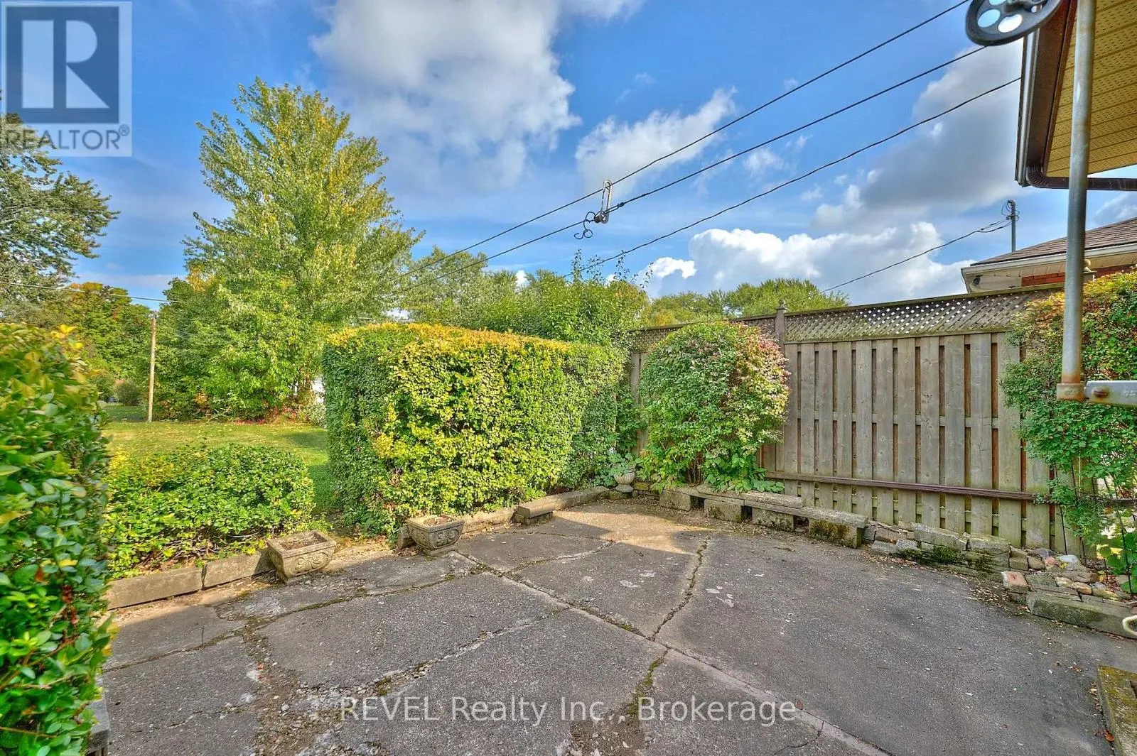 8580 CHAMPLAIN DRIVE