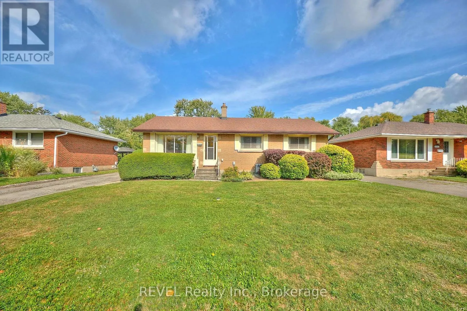 8580 CHAMPLAIN DRIVE