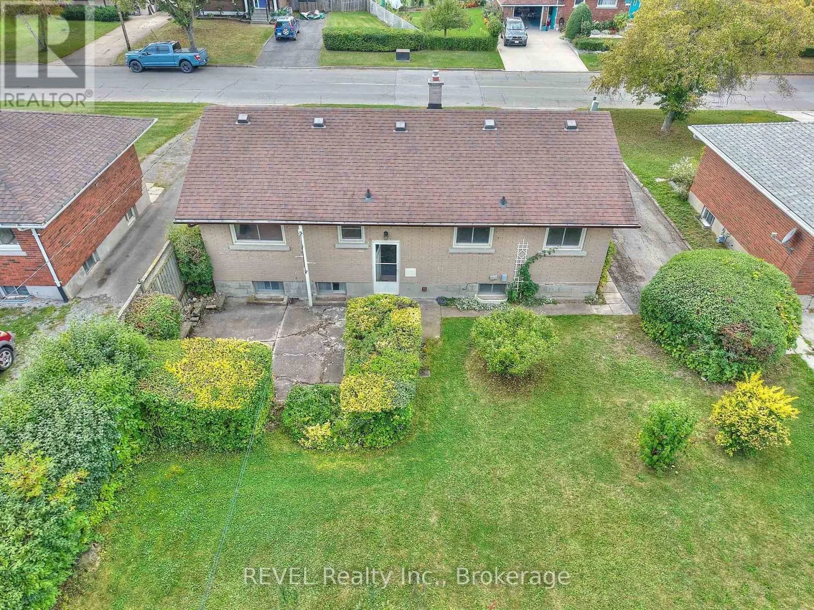8580 CHAMPLAIN DRIVE