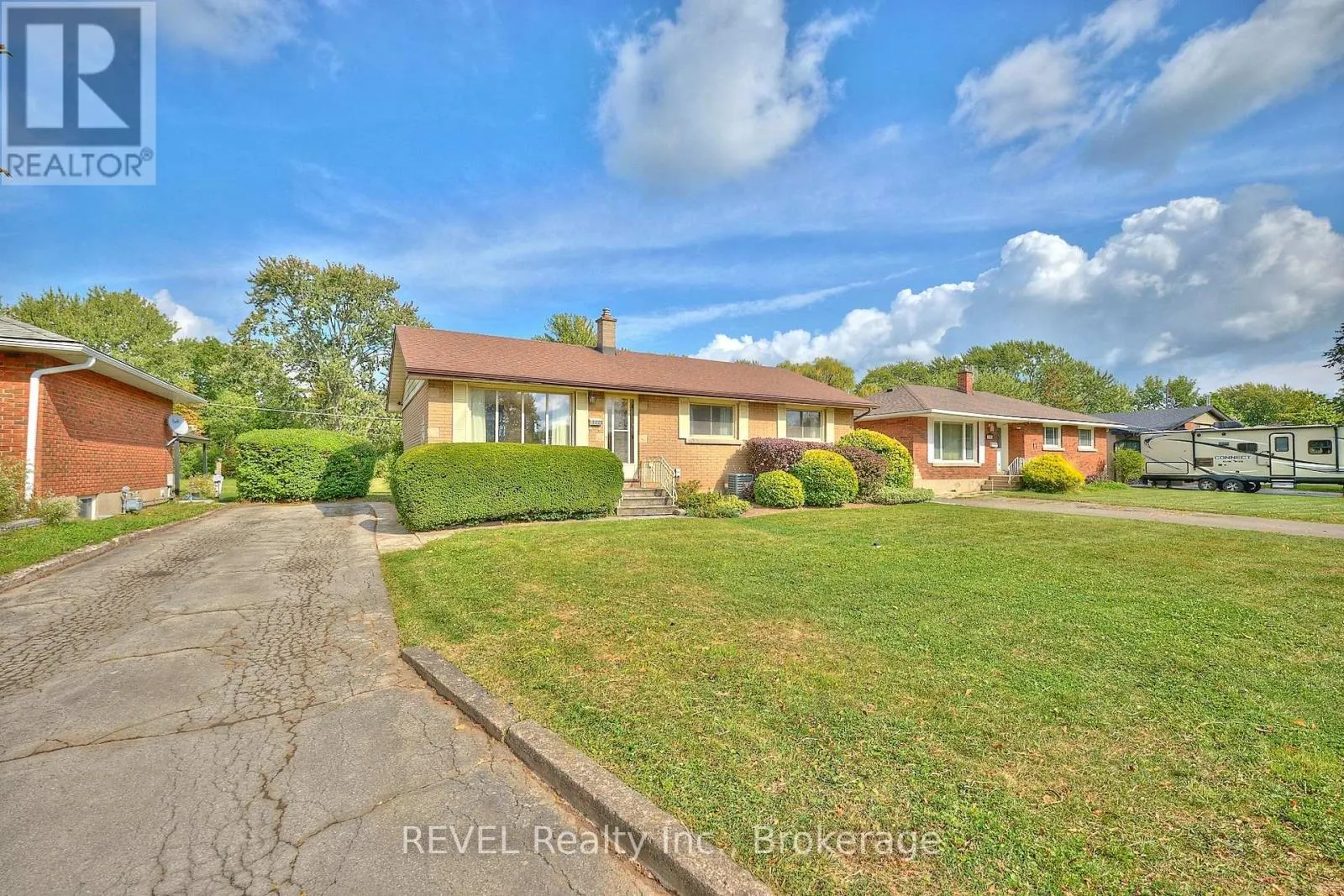 8580 CHAMPLAIN DRIVE