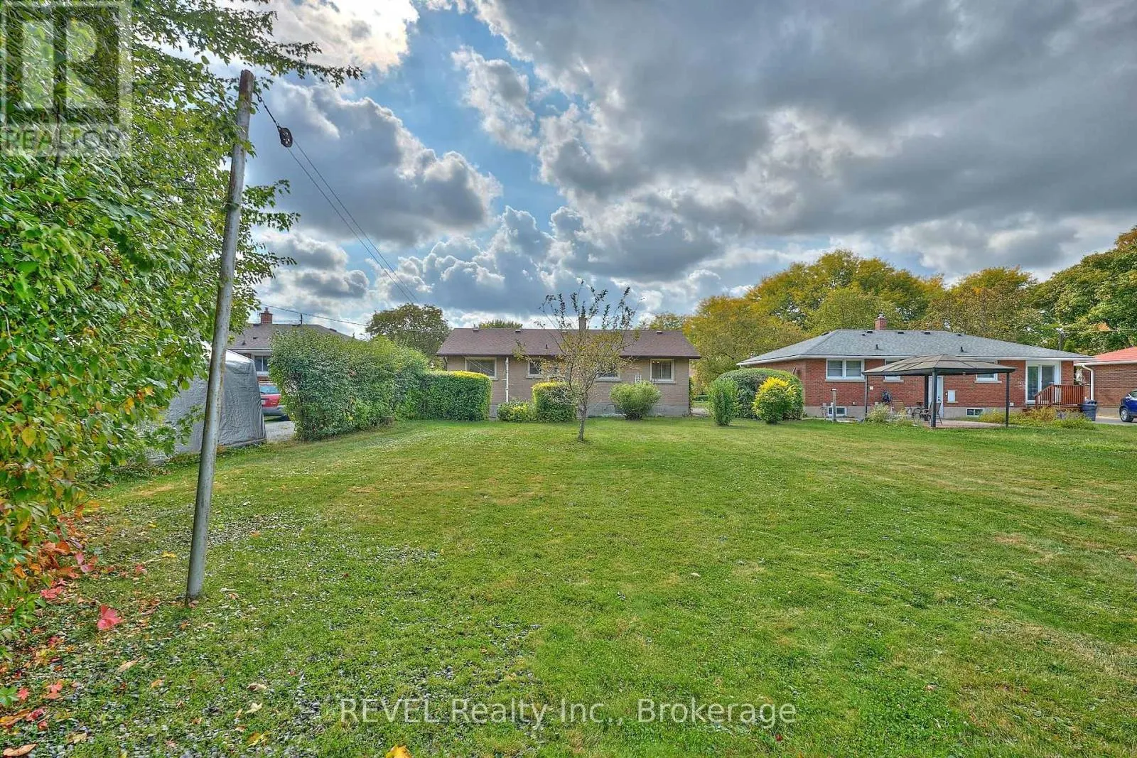 8580 CHAMPLAIN DRIVE