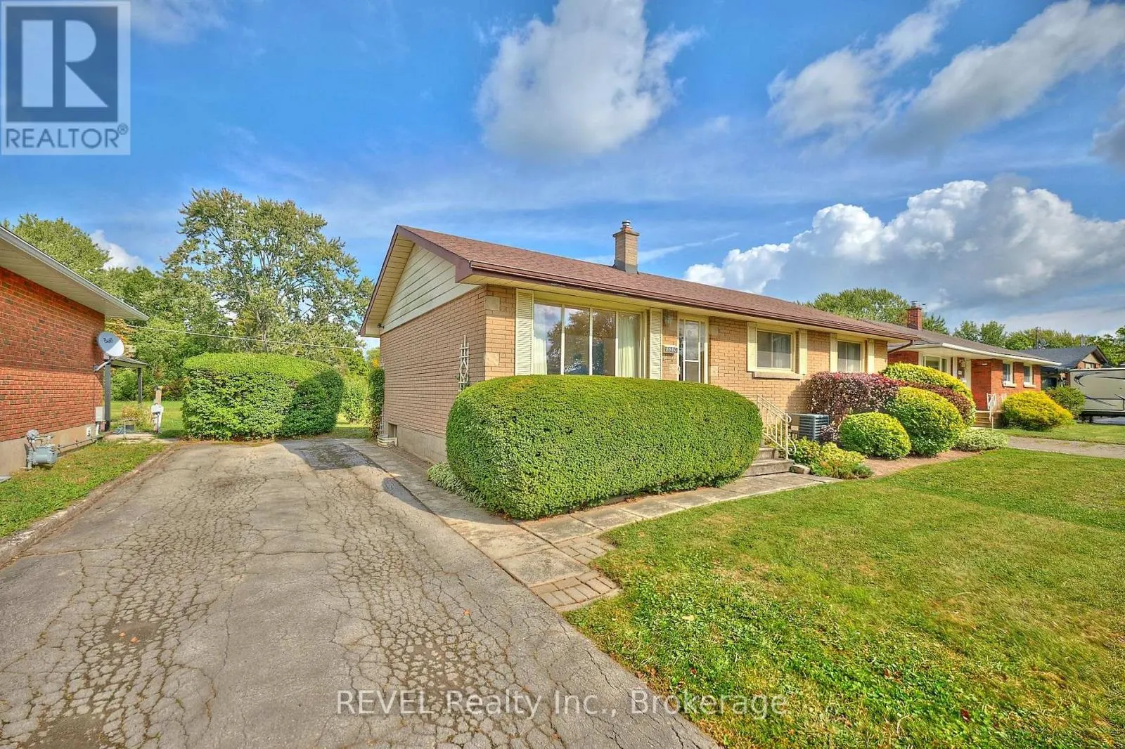 8580 CHAMPLAIN DRIVE