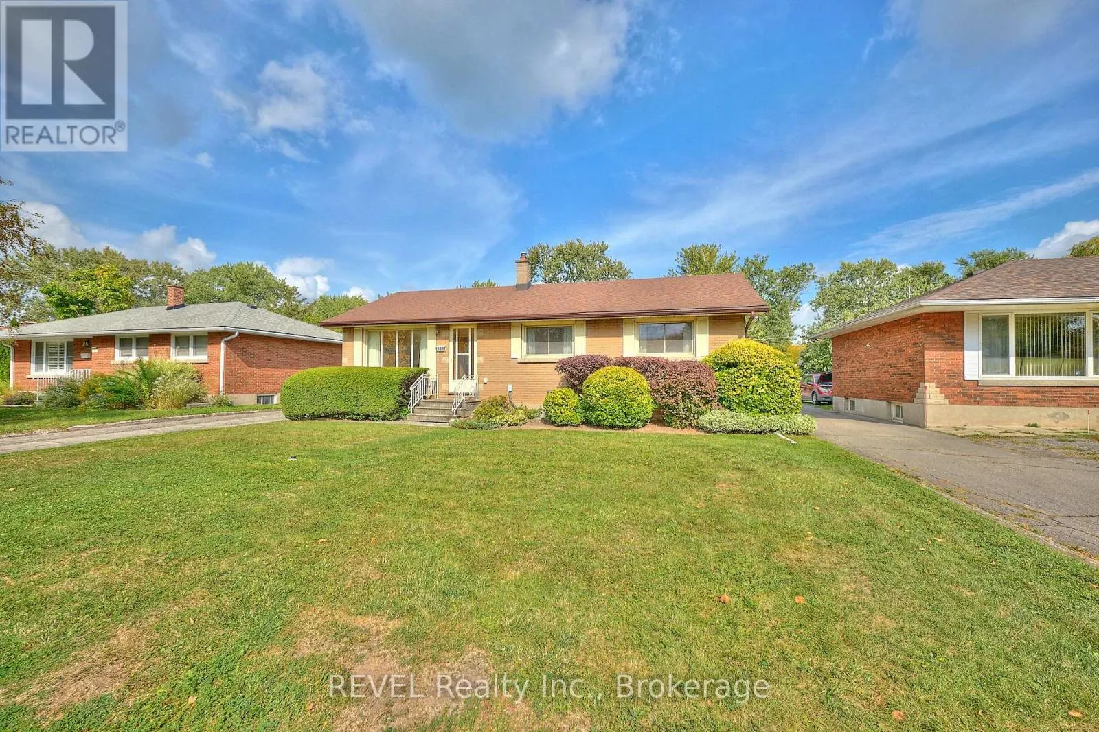 8580 CHAMPLAIN DRIVE