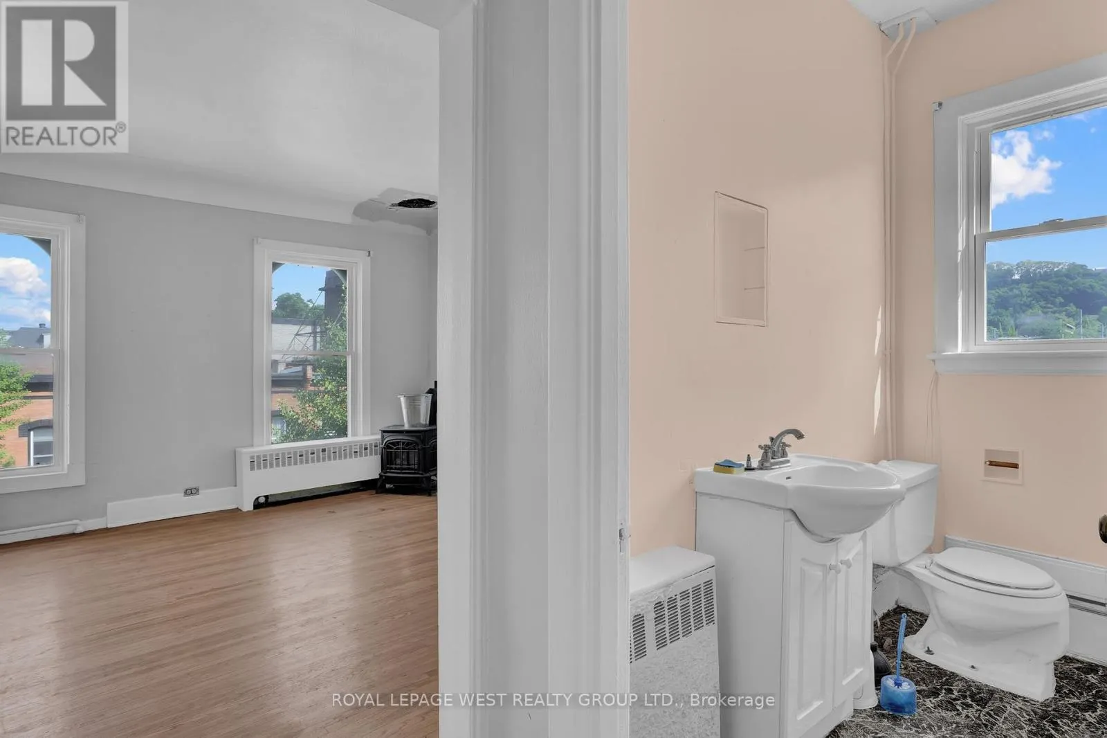 174 JOHN STREET S