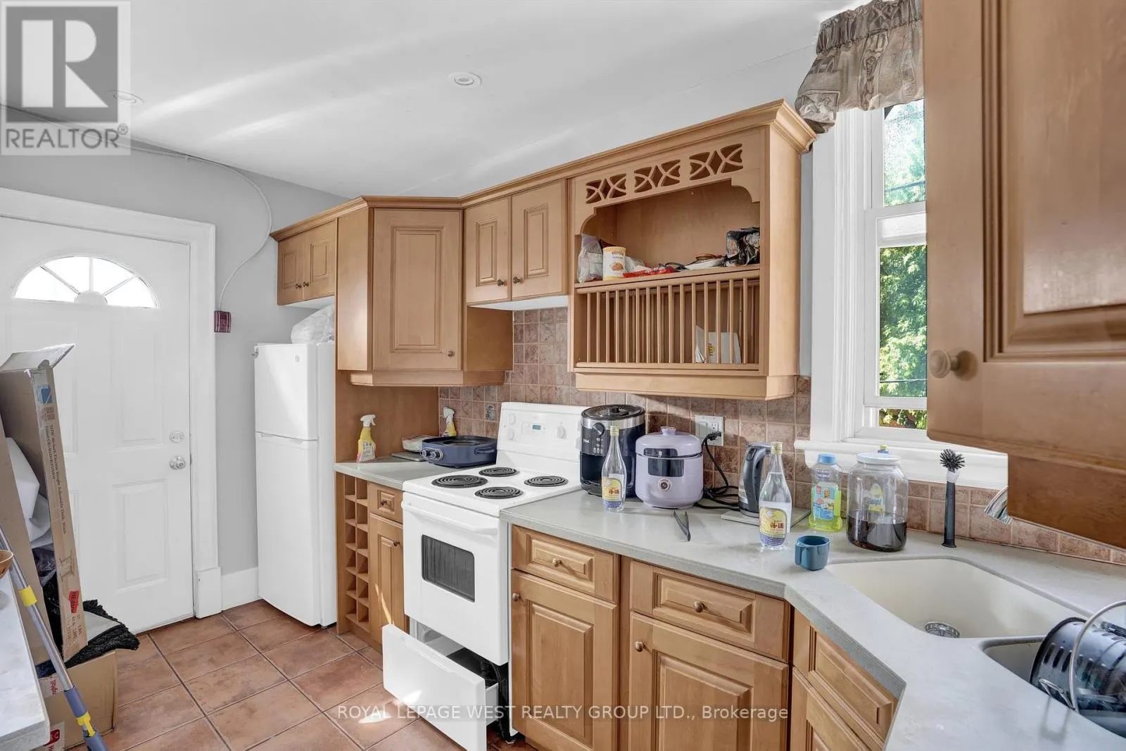 174 JOHN STREET S