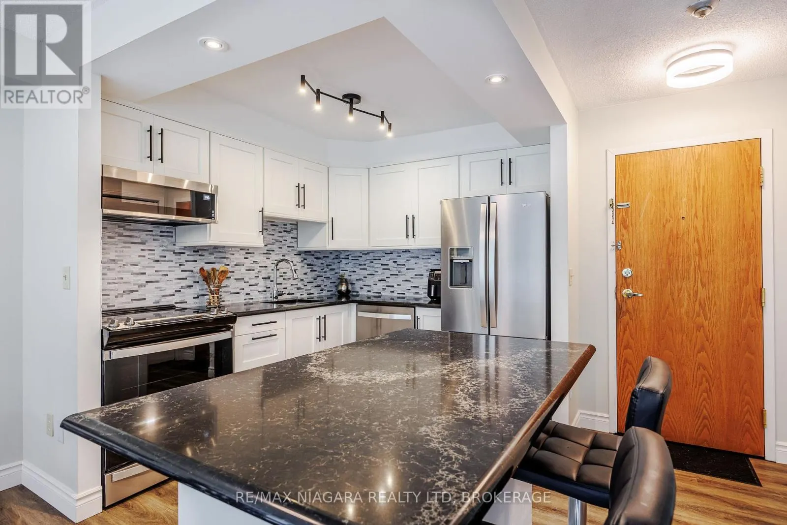 307 - 81 SCOTT STREET, #307