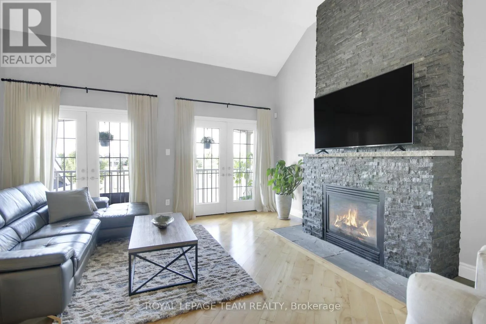 3516 CAMBRIAN ROAD