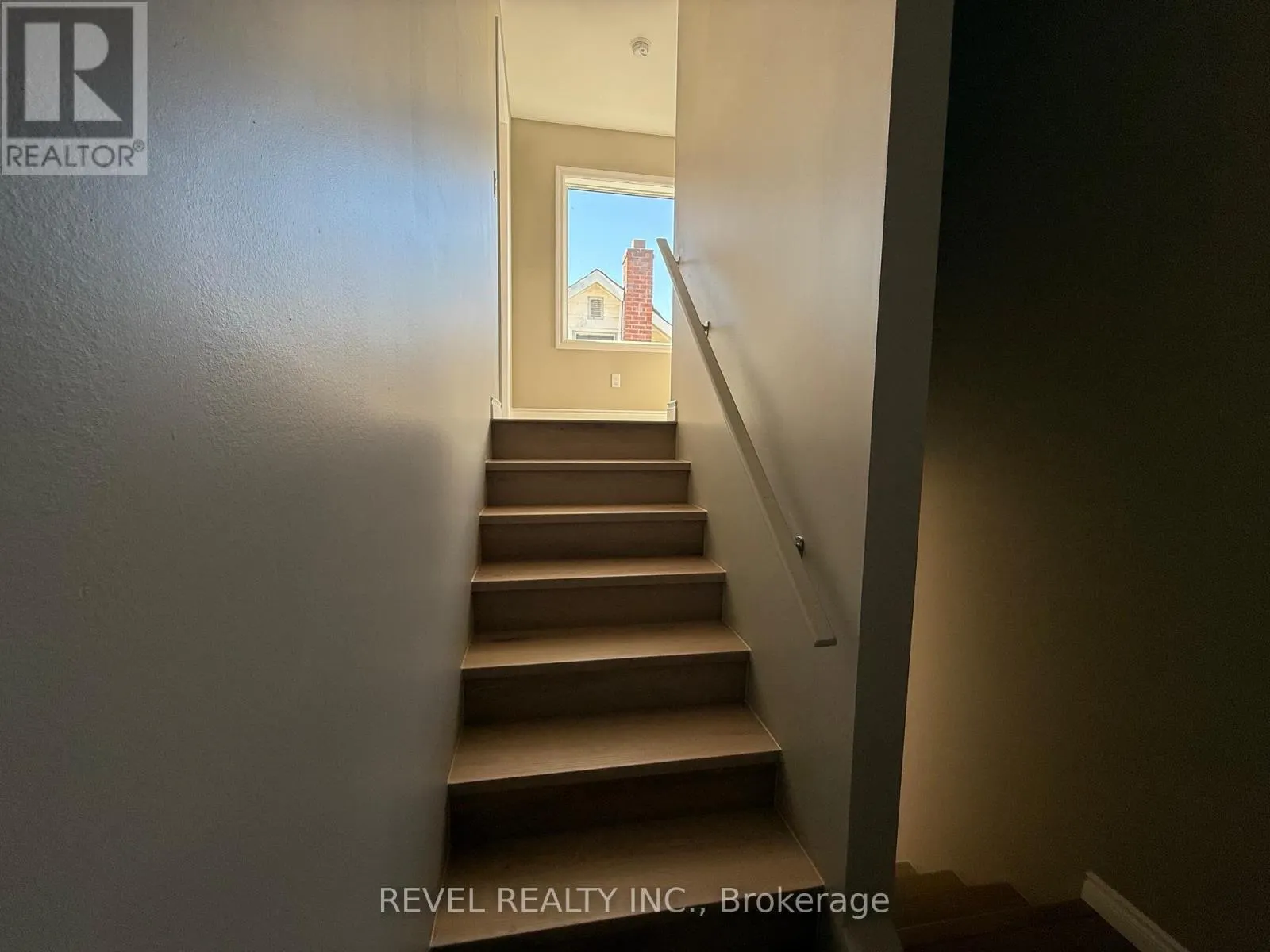 9 CROSIER STREET