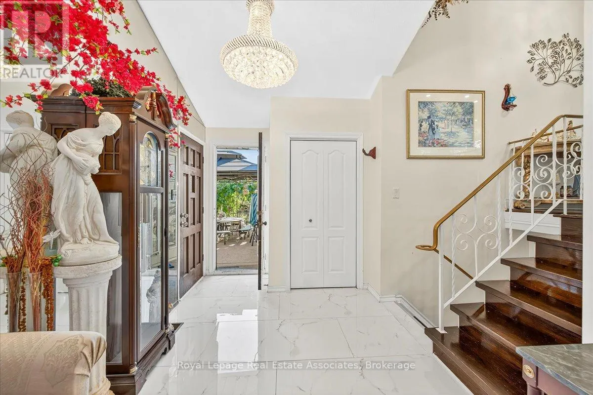 51 PICTON STREET W