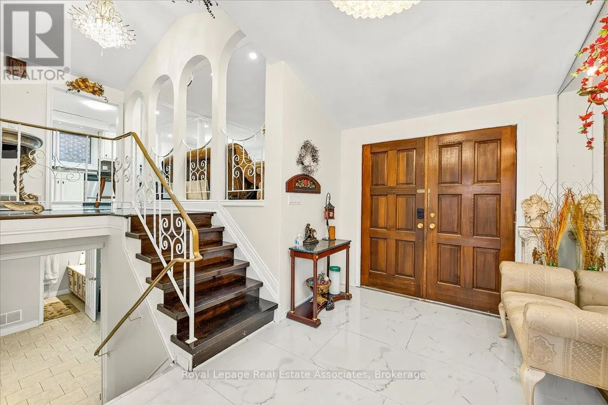 51 PICTON STREET W