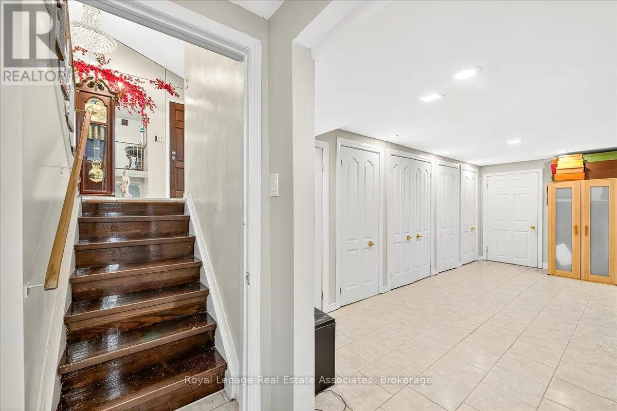 51 PICTON STREET W