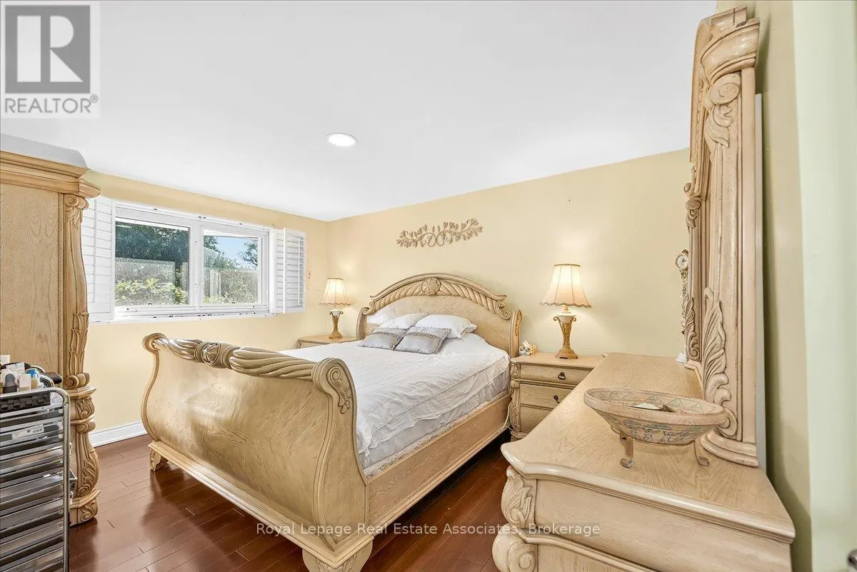 51 PICTON STREET W