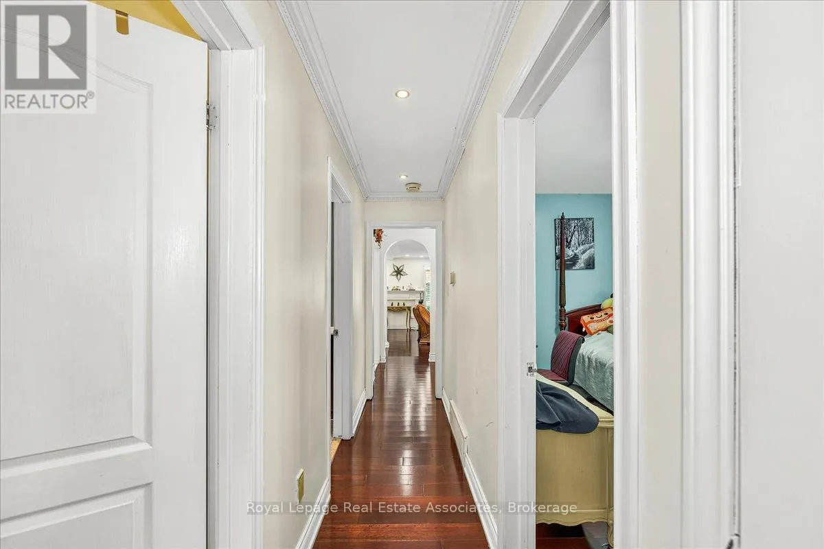 51 PICTON STREET W