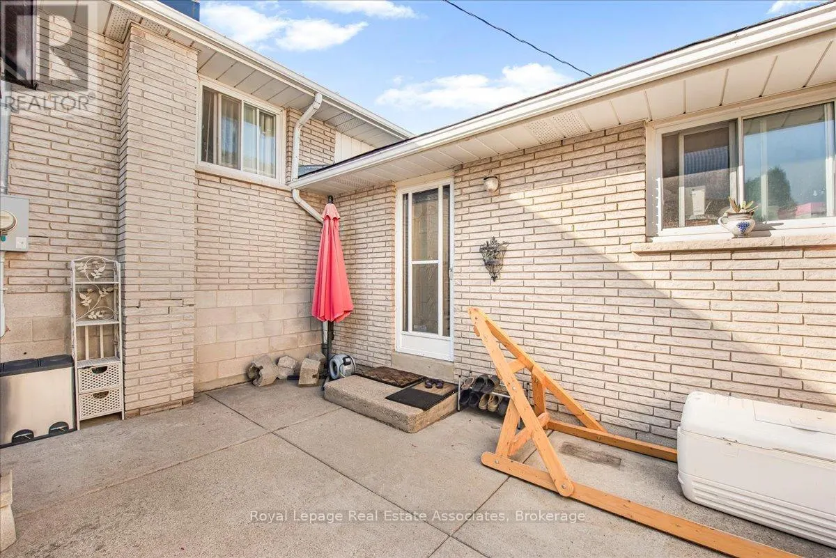 51 PICTON STREET W