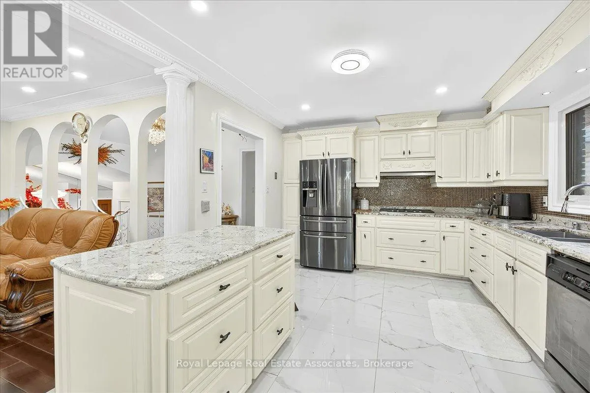 51 PICTON STREET W