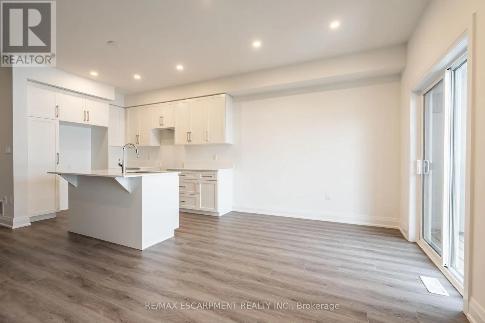 16 CLEAR VALLEY LANE