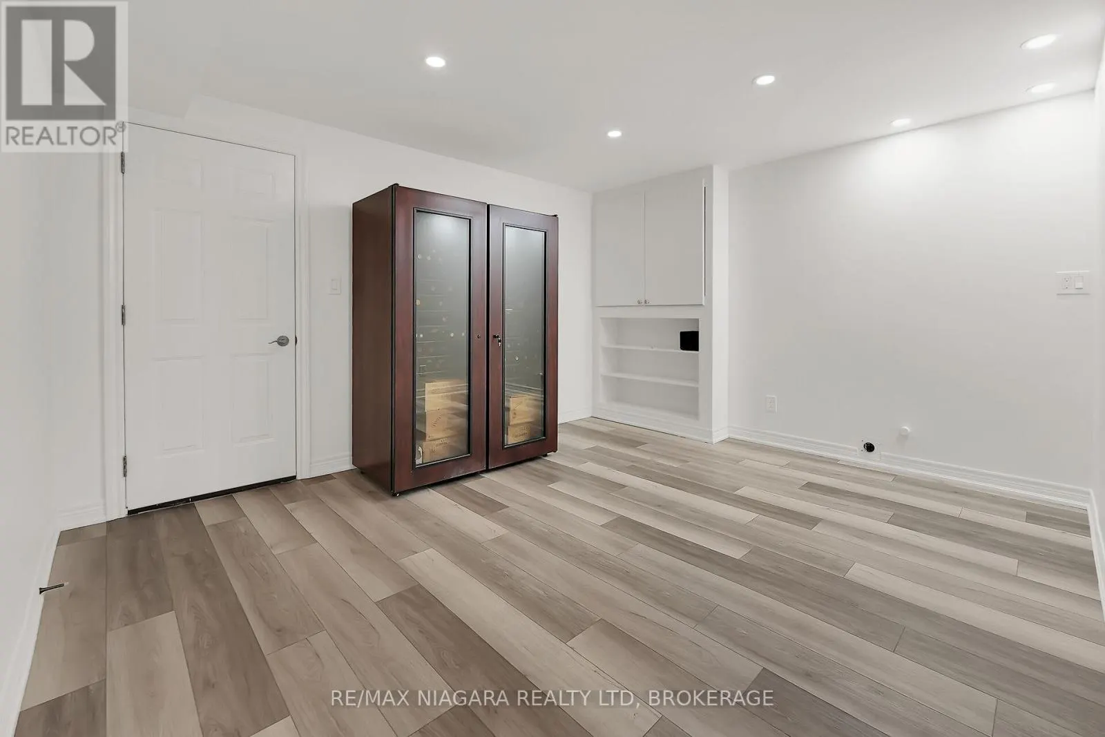 5 LUCERNE PLACE