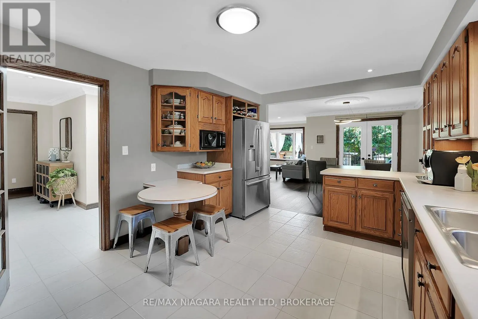 5 LUCERNE PLACE
