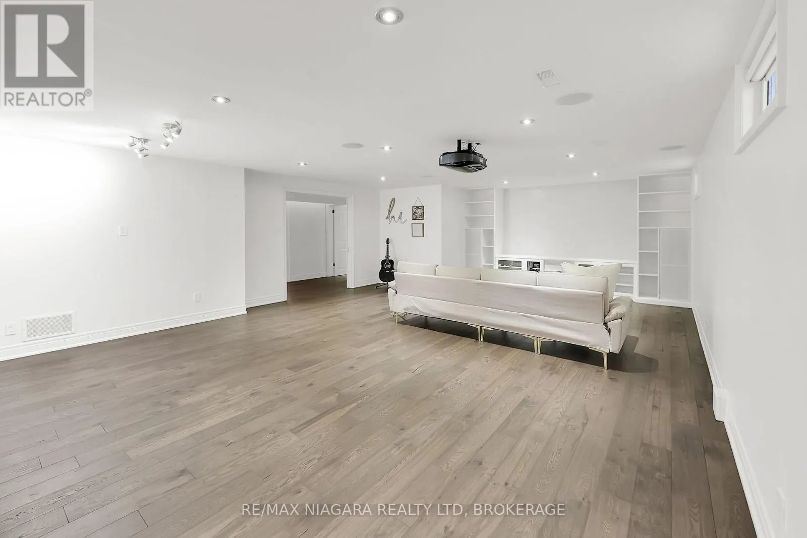 5 LUCERNE PLACE
