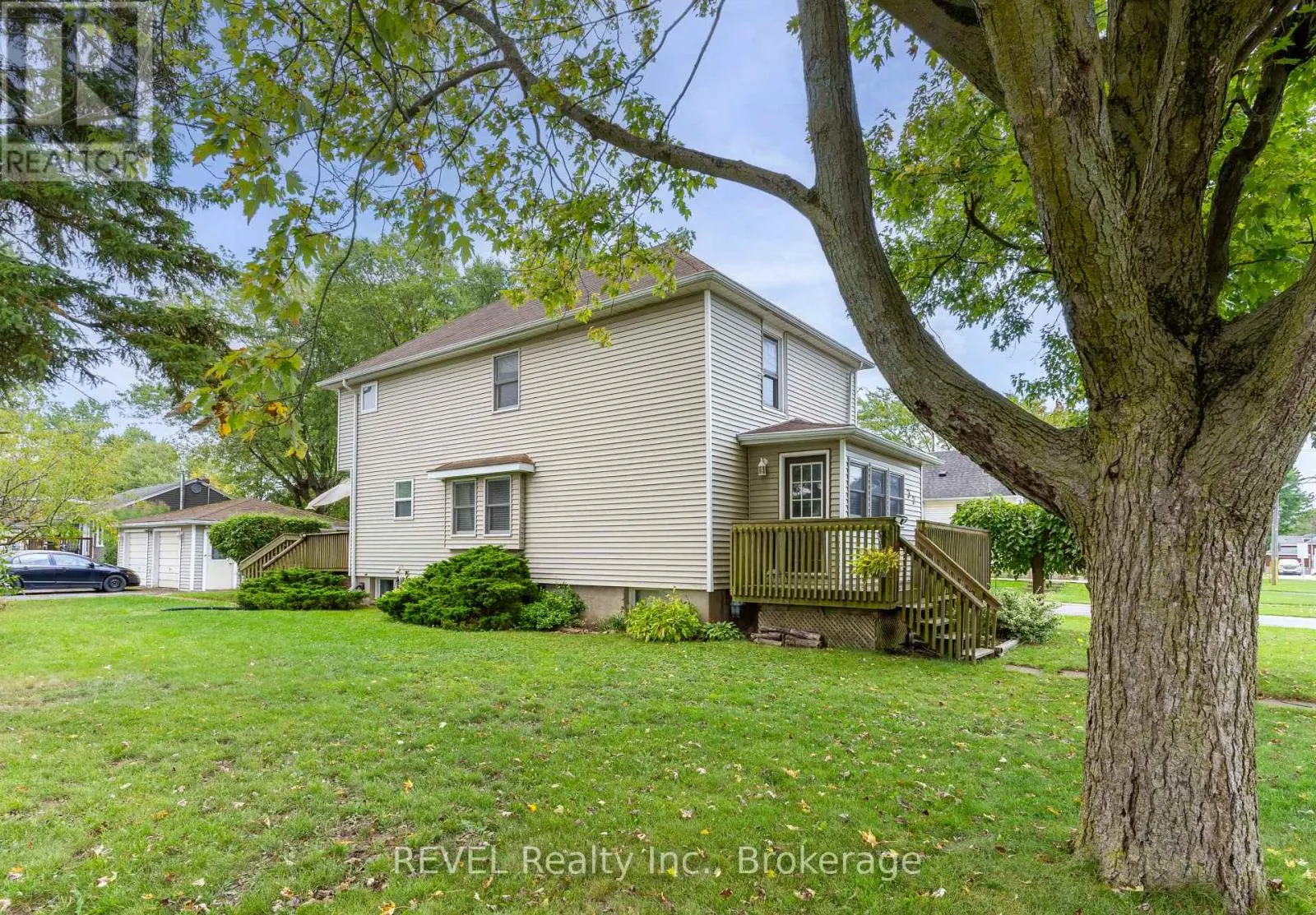 32 BAY AVENUE