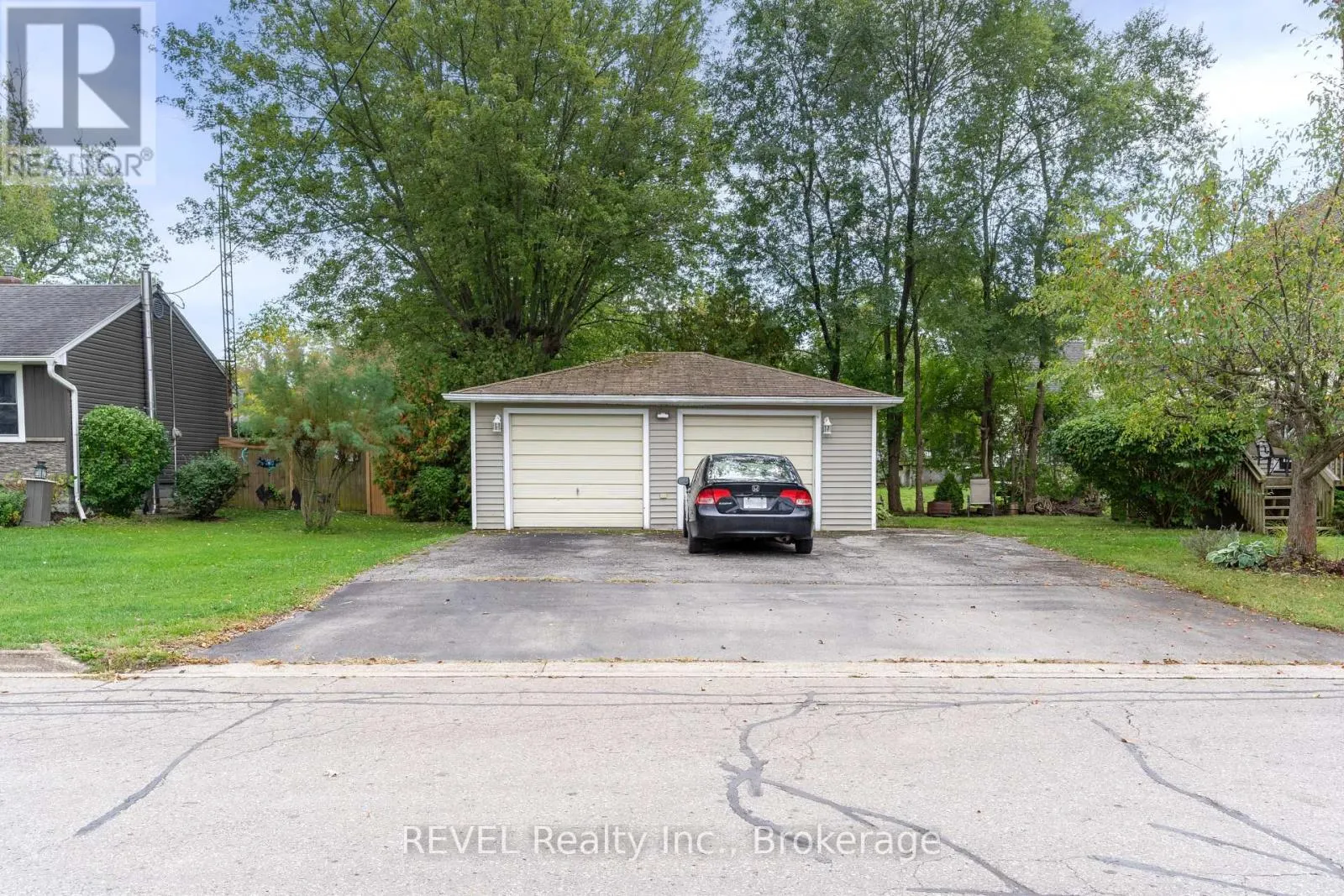32 BAY AVENUE