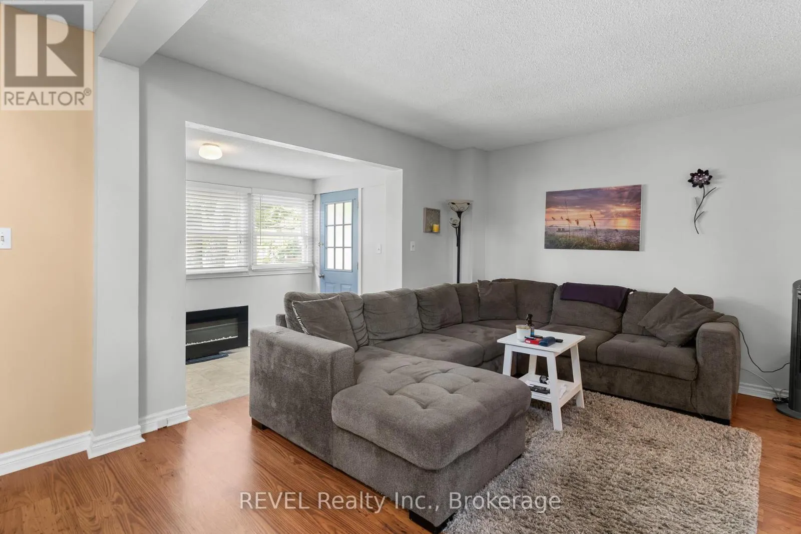 32 BAY AVENUE