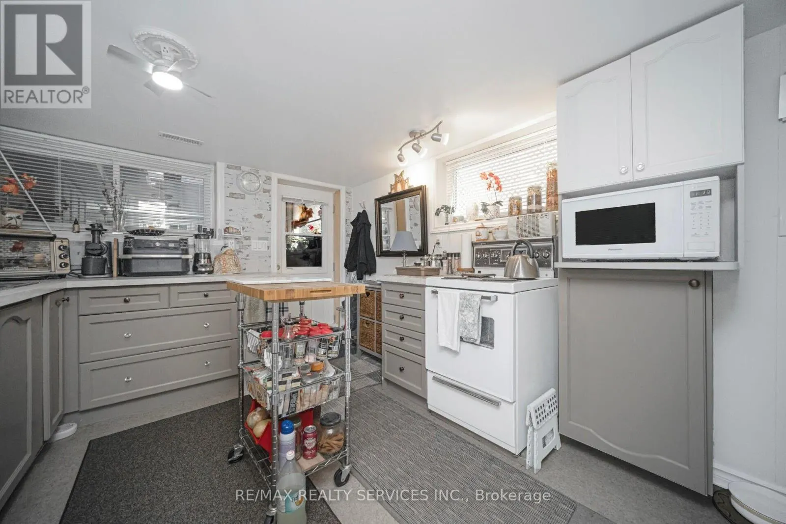 476 PROSPECT AVENUE
