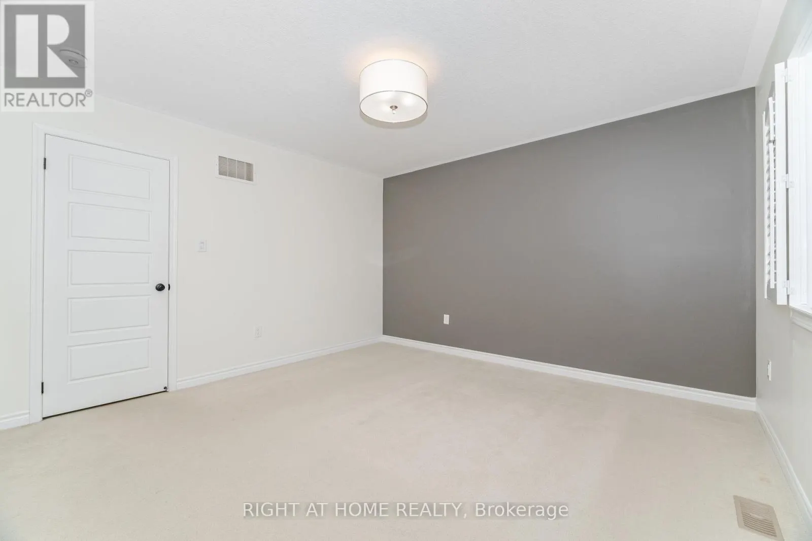 28 PICKETT PLACE